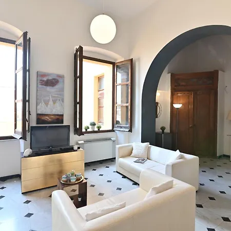 Izzhome Elegance Apartment