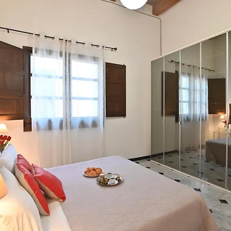 Izzhome Elegance Apartment